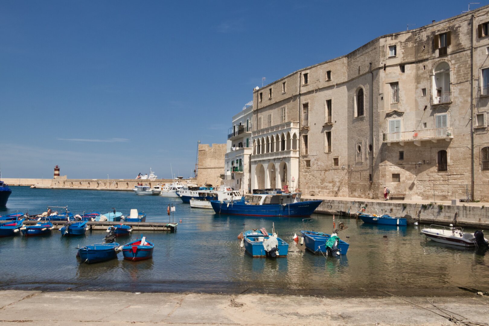 Les Pouilles en train - Guide complet - L'empreinte baroudeuse