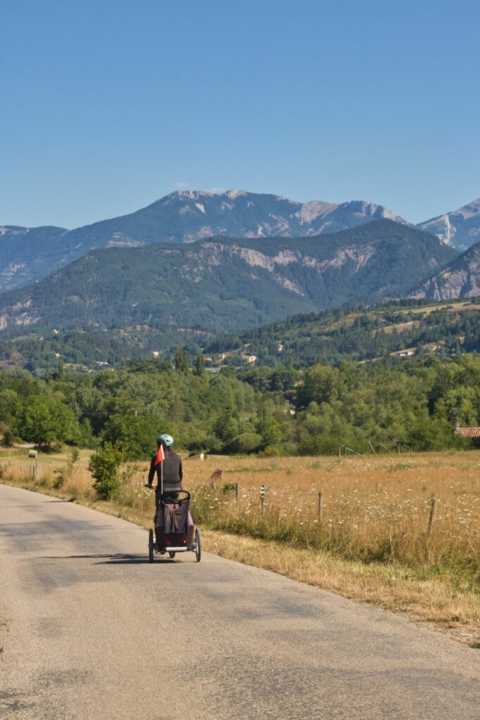 Voyageur à vélo dans la Drôme