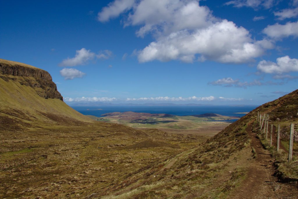 Panorama sur la côte est de la péninsule de Trotternish depuis la randonnée du Quiraing