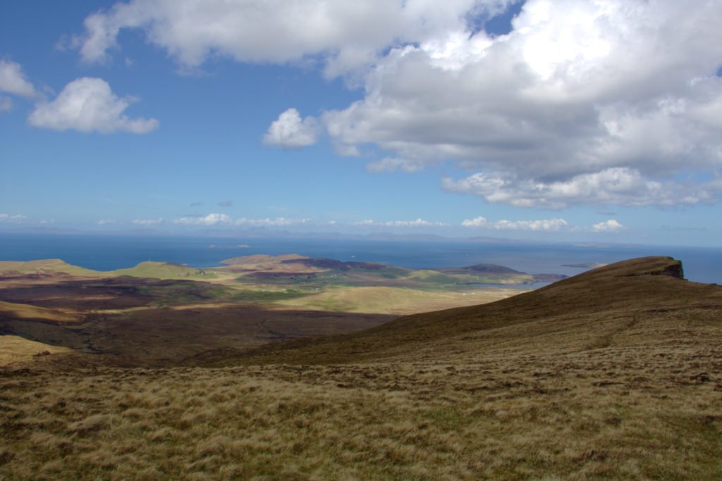 Panorama sur la côte est de la péninsule de Trotternish depuis la randonnée du Quiraing