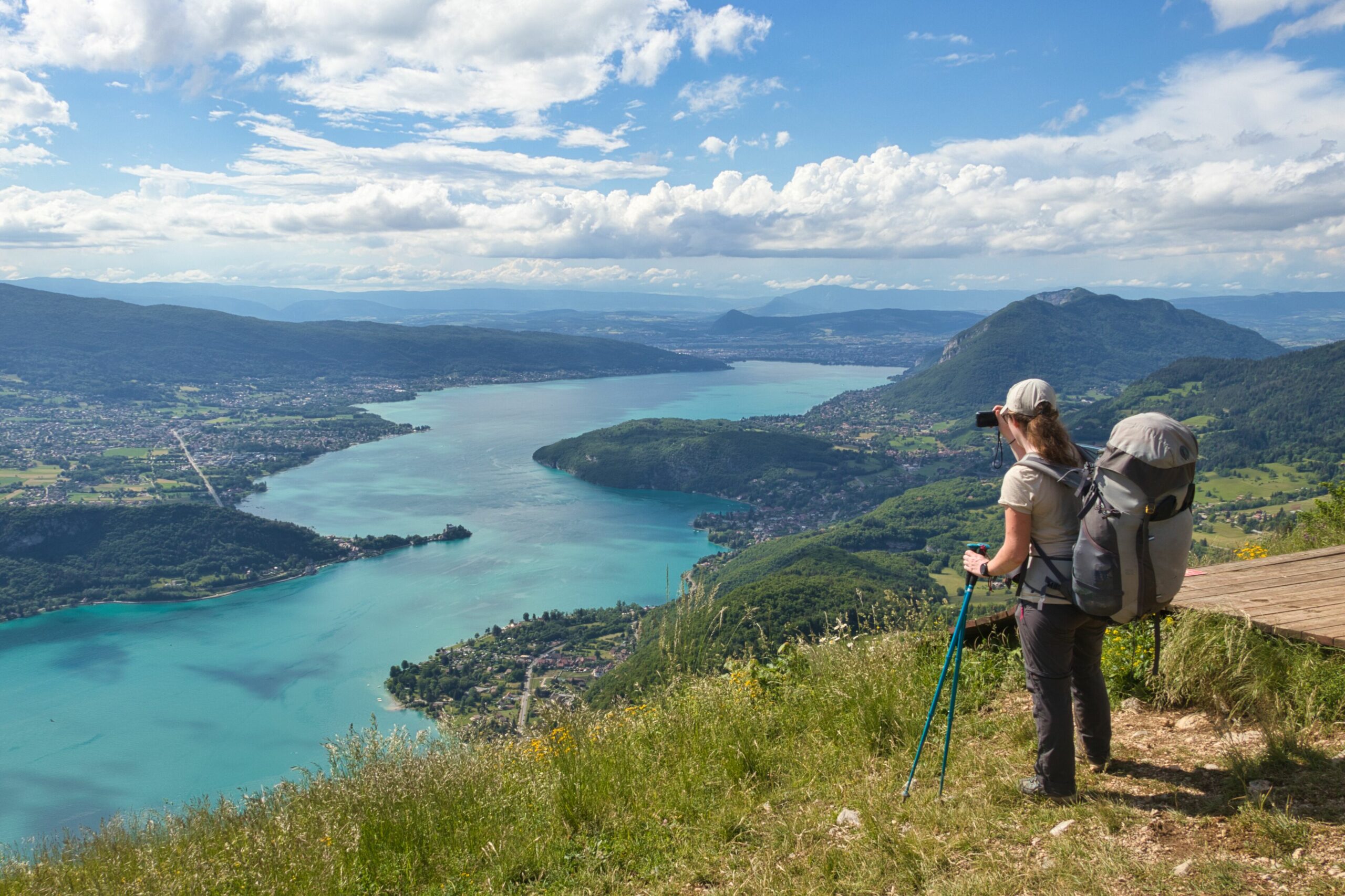Le tour du lac d’Annecy à pied en 4 jours : guide complet de notre aventure