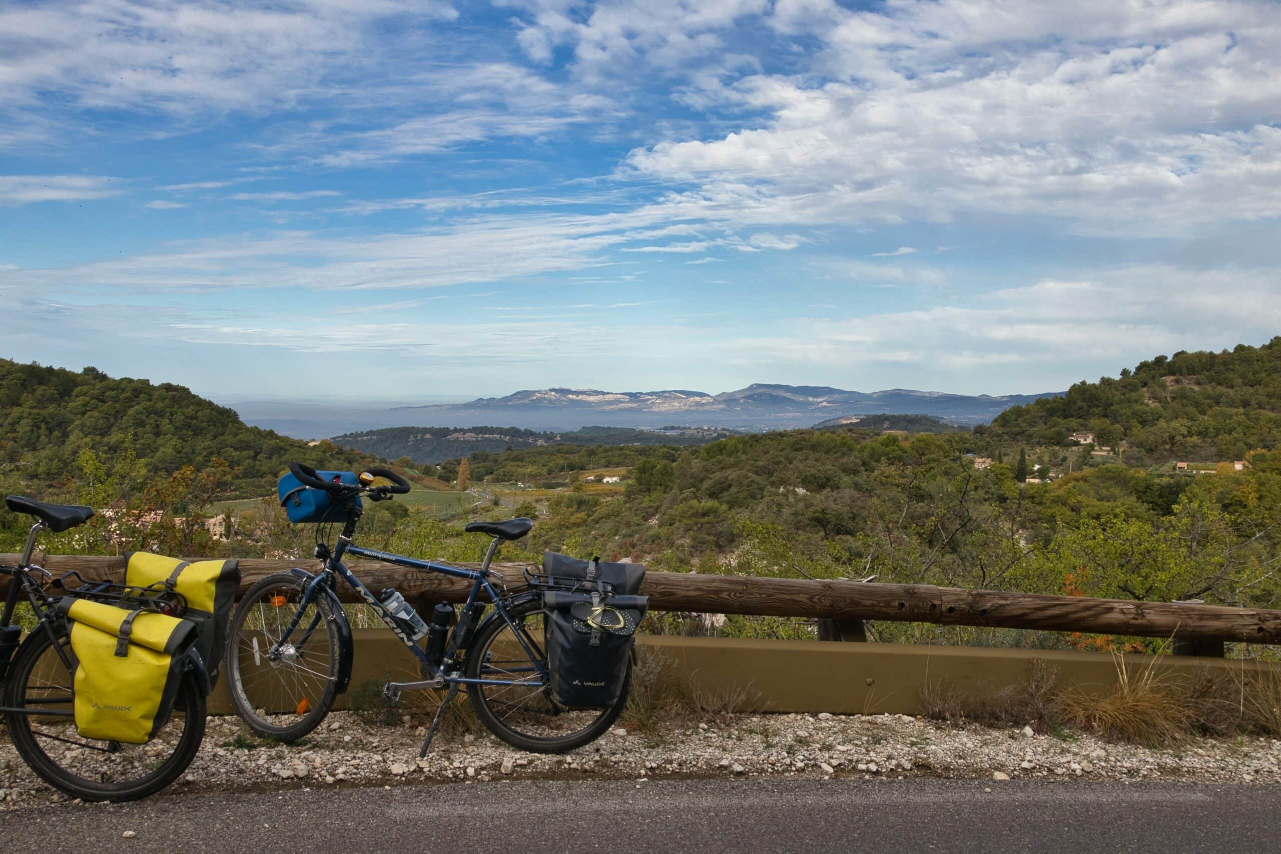 Tour du Lubéron à vélo en 4 jours  : une aventure bas carbone haute en couleurs !