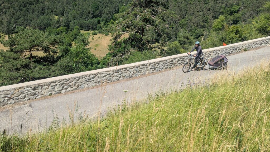 Voyageur à vélo dans la Drôme