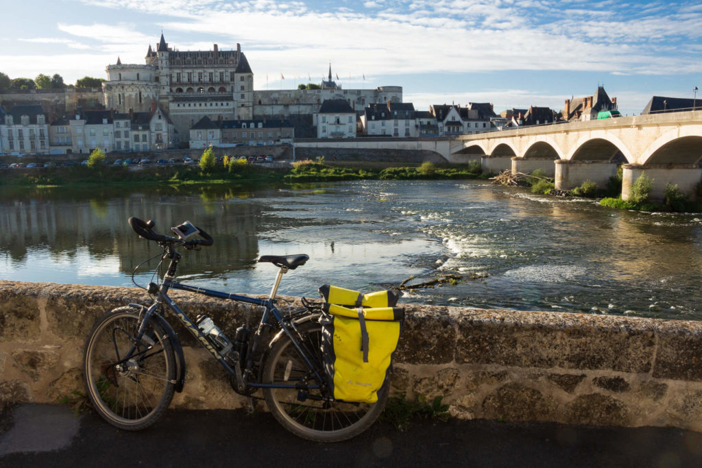 La Loire à vélo face au château d'Amboise
