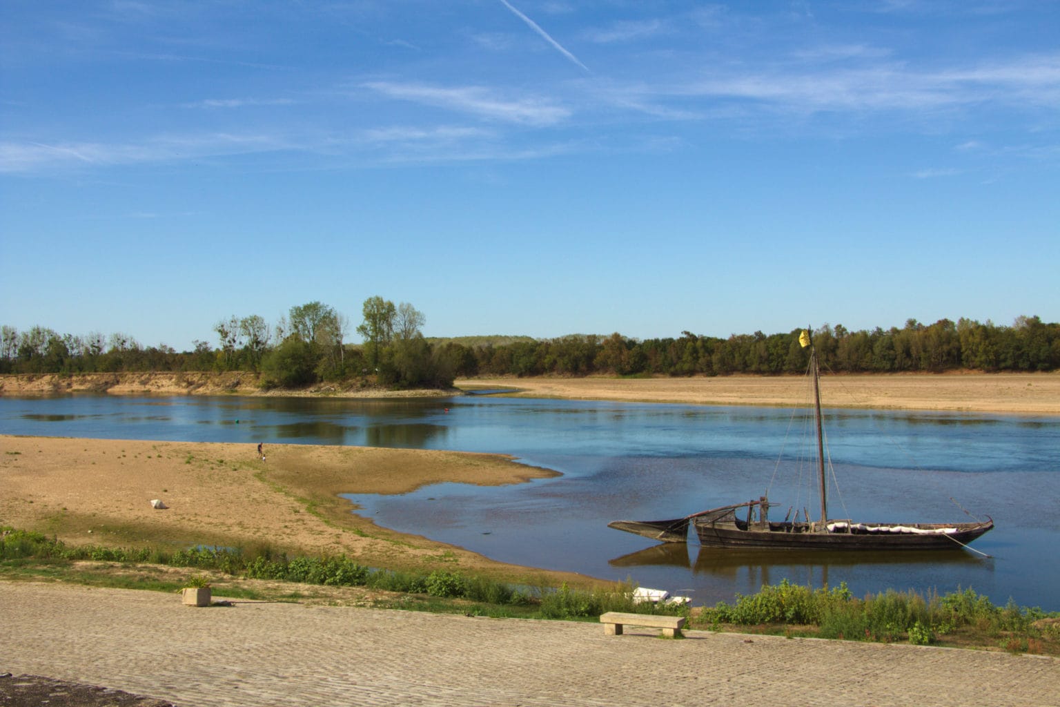 l-eurov-lo-6-au-bord-de-la-loire-d-buter-le-cyclotourisme