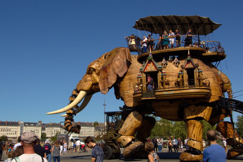 Le Grand Éléphant des machines de l'île à Nantes en marche